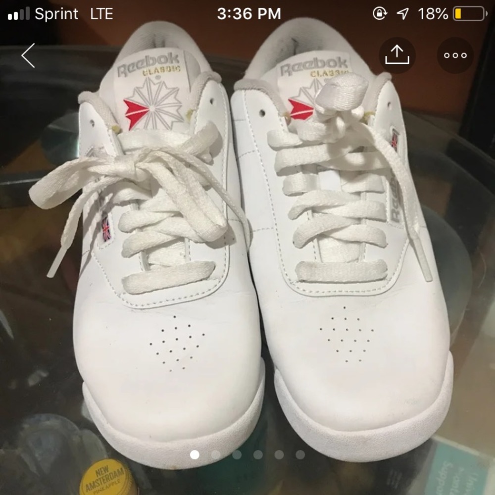 WHITE REEBOK SHOES